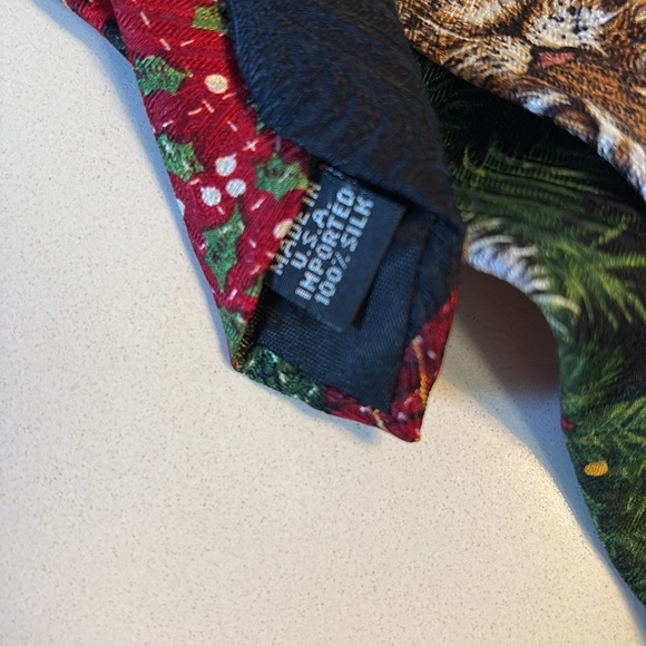 Vintage 100% silk tie with cat in a Christmas stocking design - Picture 6 of 7